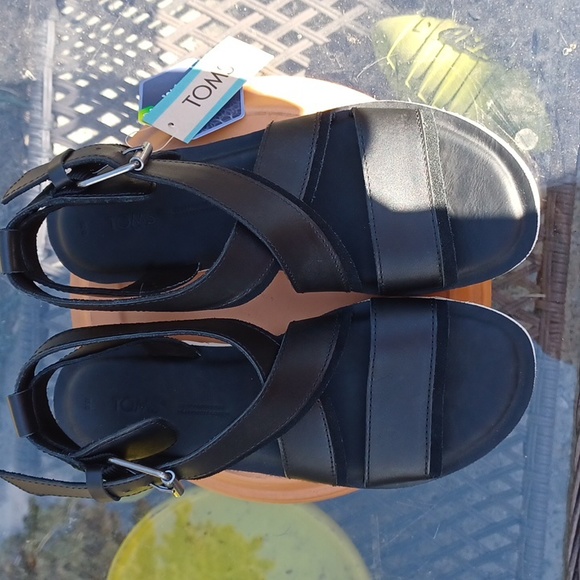 TOMS black leather sandals, size 6 - Picture 4 of 5